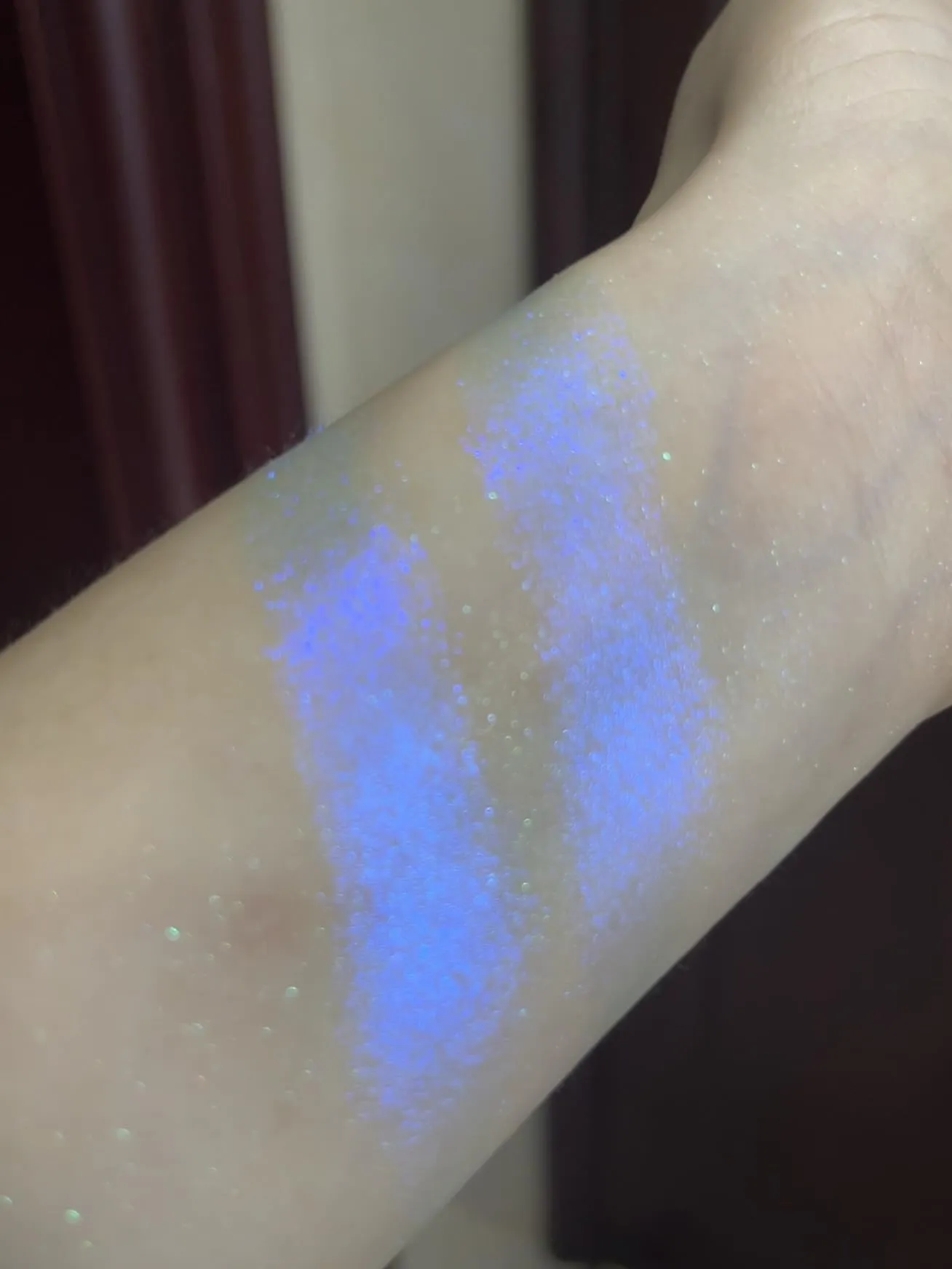 cold n wild eyeshadow glitter pigment sunsetgalaxy palemoom blue (blue dream)